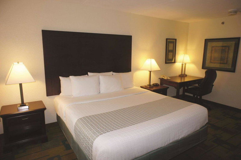 La Quinta Inn & Suites by Wyndham Boston Somerville, Somerville, United States