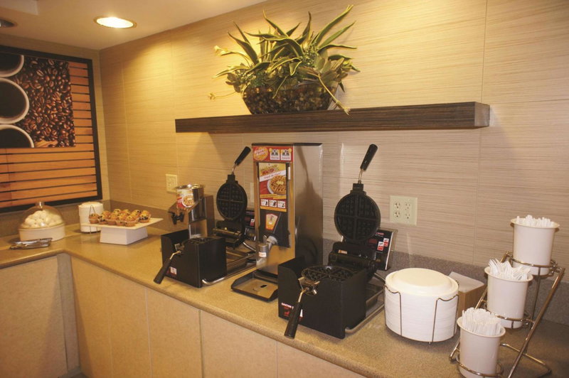 La Quinta Inn & Suites by Wyndham Boston Somerville, Somerville, United States