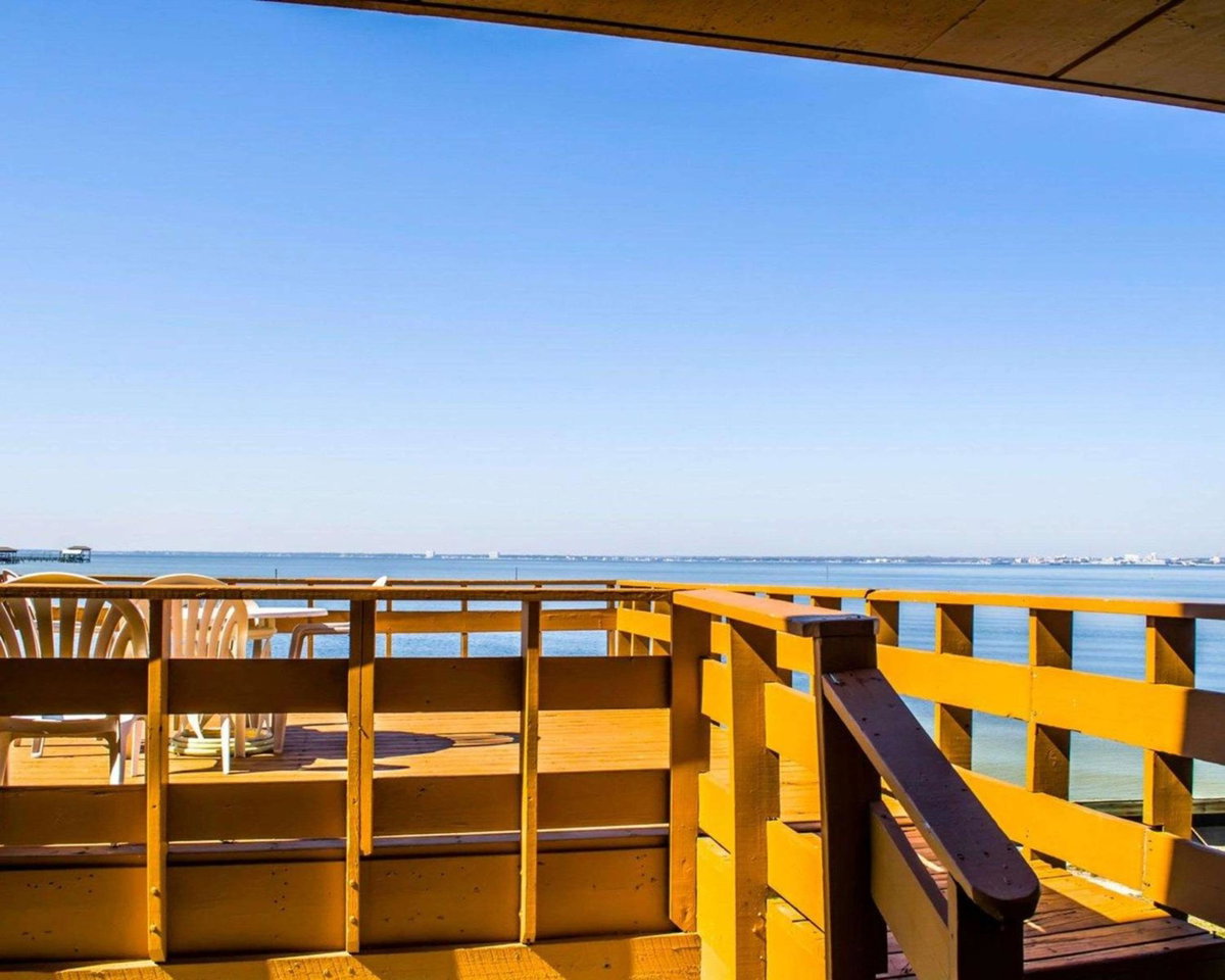 Hotel · Quality Inn & Suites Gulf Breeze Bayside near Pensacola Beach, Gulf Breeze