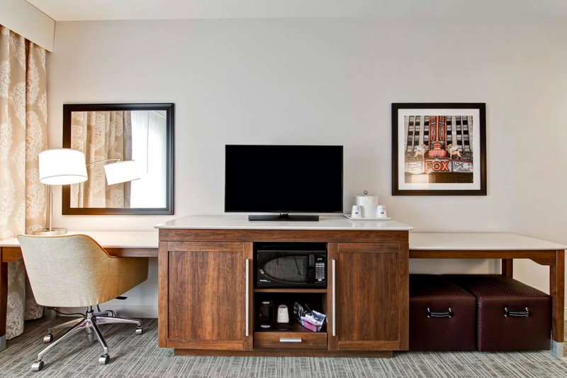 Hampton Inn & Suites Detroit/Troy, Clawson, United States