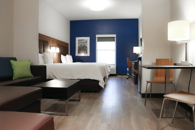 Days Inn & Suites by Wyndham Fort Myers Near JetBlue Park, Gateway, United States