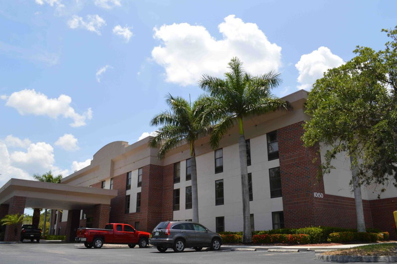Days Inn & Suites by Wyndham Fort Myers Near JetBlue Park, Gateway, United States