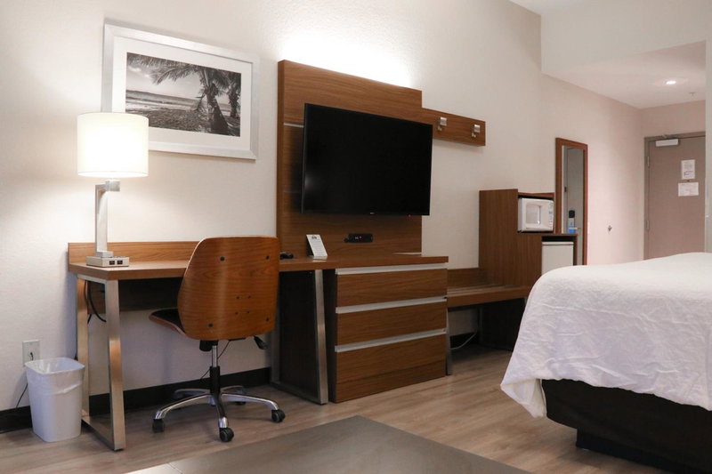 Days Inn & Suites by Wyndham Fort Myers Near JetBlue Park, Gateway, United States