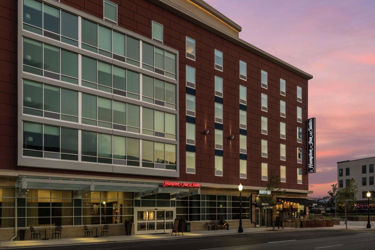 Hotel · Hampton Inn & Suites Fort Wayne Downtown, Fort Wayne