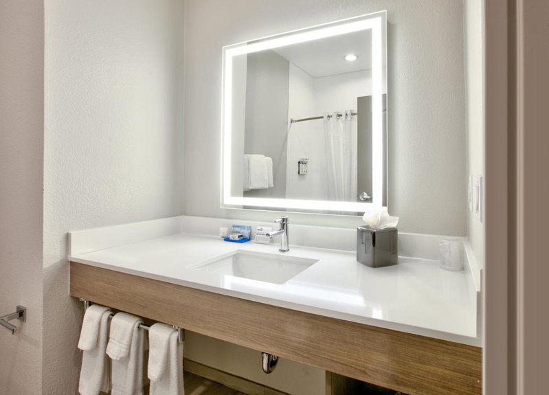 Holiday Inn Express & Suites North Dallas at Preston by IHG, Inwood, United States