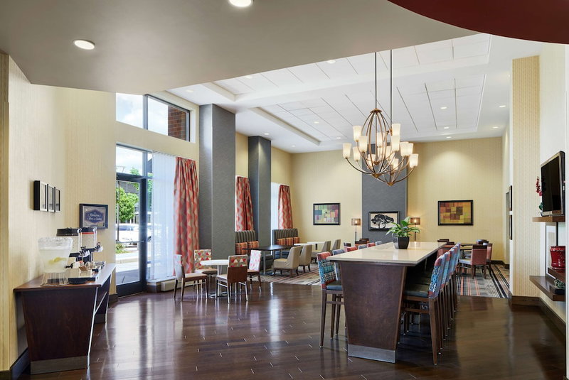 Hampton Inn & Suites Chicago/Mt. Prospect, Mount Prospect, United States