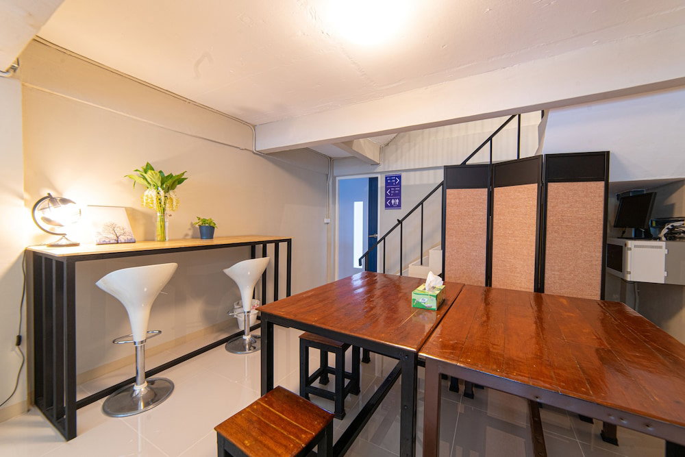 Napa Hostel Samrong Station, Thailand