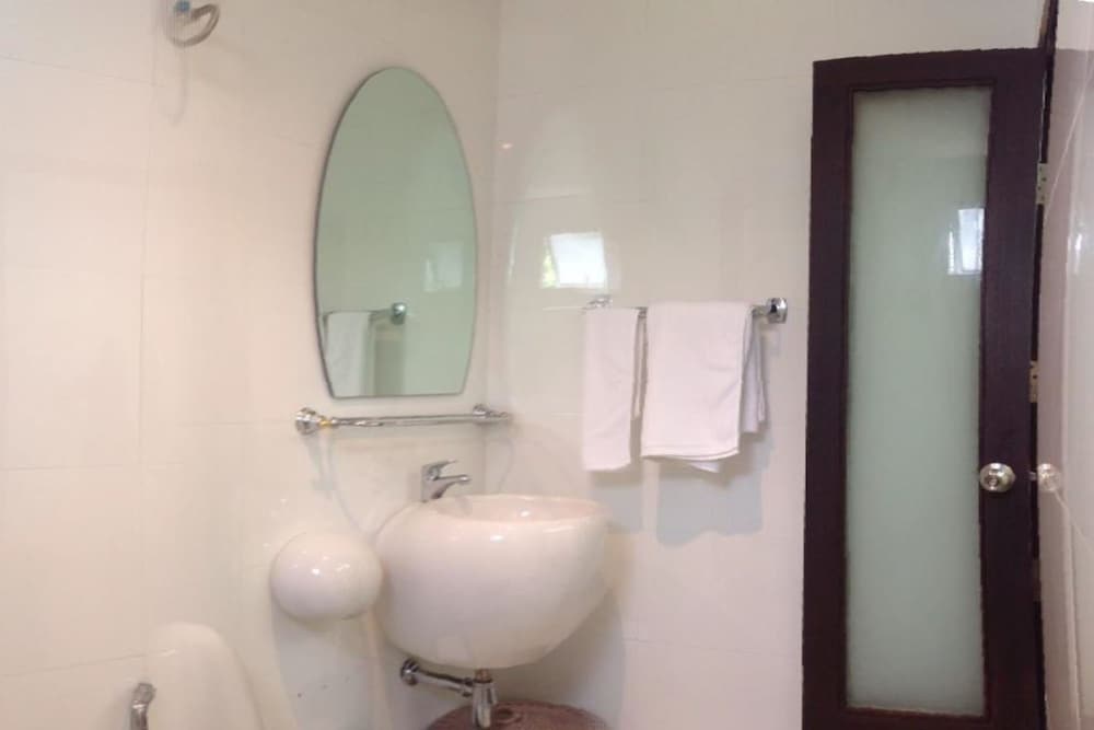 Hotel · White House Asoke Sukhumvit 18, Bangkok