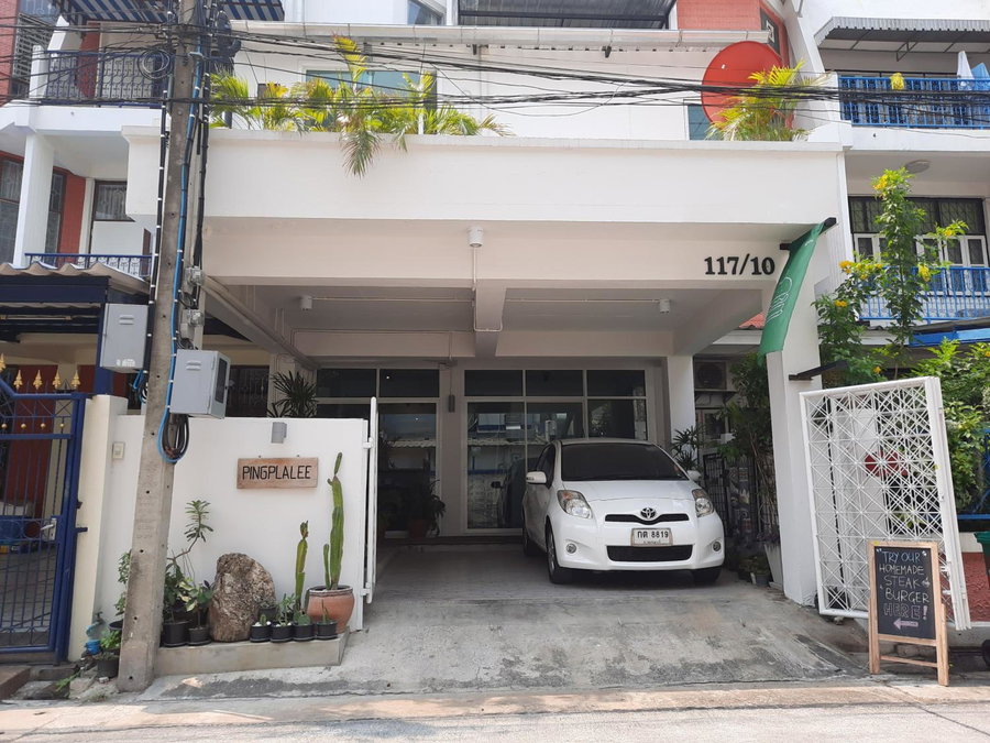 Pingplalee Female House, Bangkok, Thailand