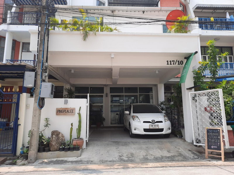 Pingplalee Female House, Bangkok, Thailand