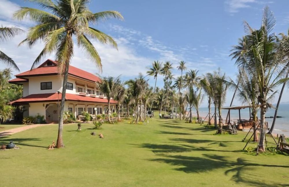 Hotel · Bansaithong Beach Resort, Bang Saphan Noi