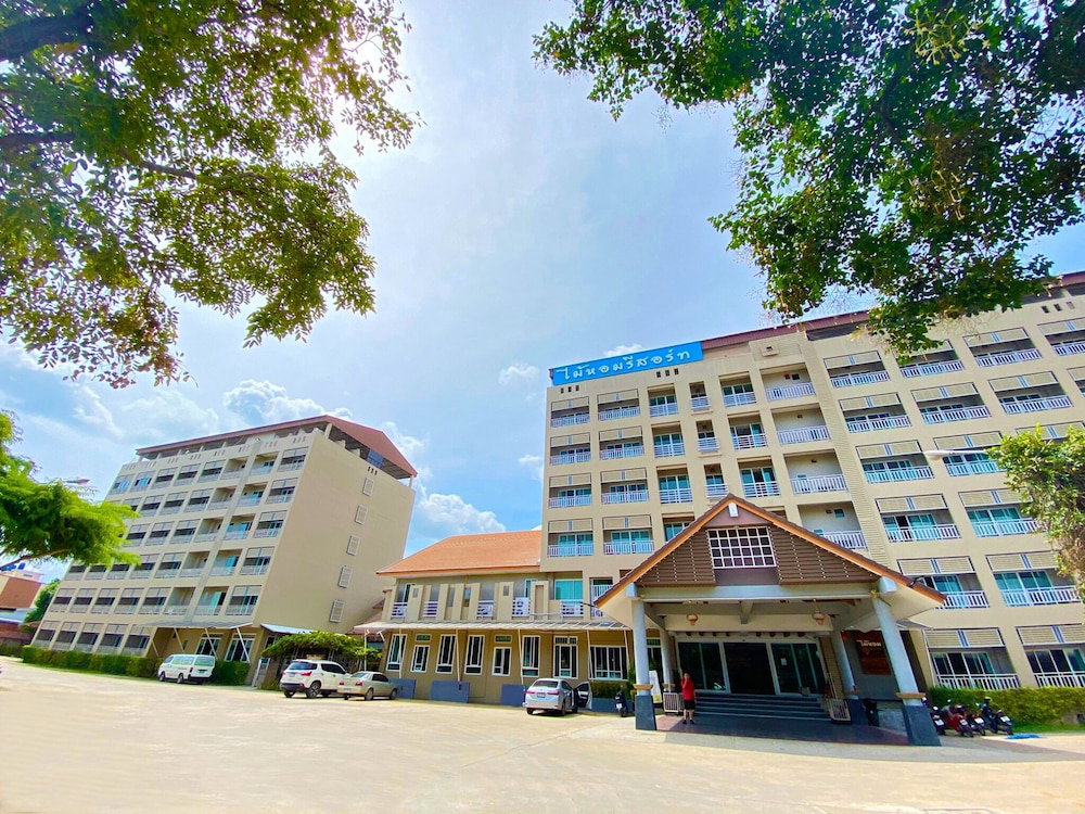 Hotel · Maihom Resort Dechatiwong Bridge, Nakhon Sawan