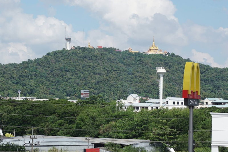 Maihom Resort Dechatiwong Bridge, Nakhon Sawan, Thailand