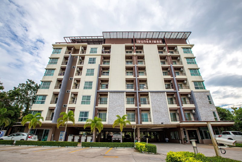 Central place serviced apartment 1, Chonburi, Thailand