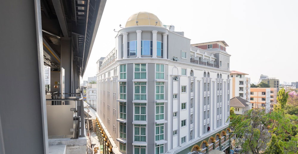 Hotel · Airbus Hotel At Phawana Station, Bangkok