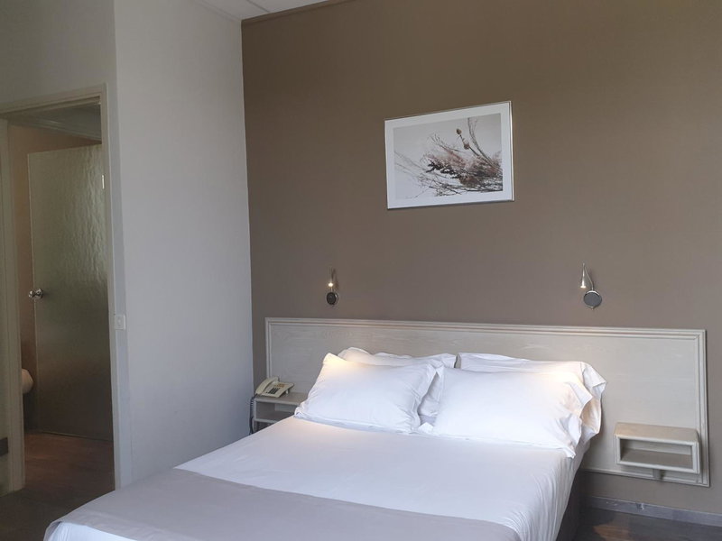 Cit'Hotel Le Louvre Orange, Orange, France