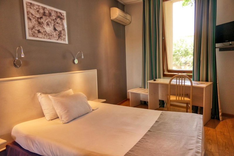 Cit'Hotel Le Louvre Orange, Orange, France