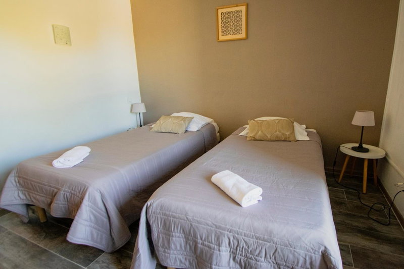 Hotel Carina-Très Grande Piscine-Local à Vélo, Apt, France
