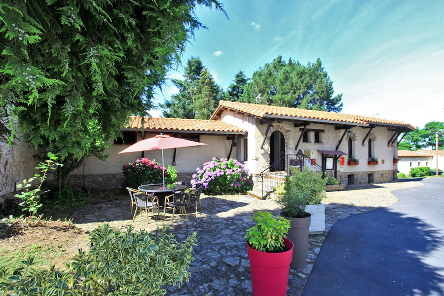 Logis Hôtel Restaurant La Chaumière, Saint-Laurent-sur-Sevre, France