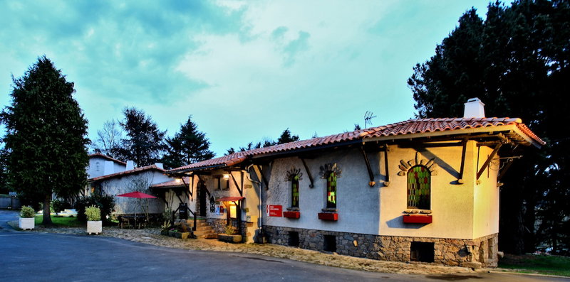 Logis Hôtel Restaurant La Chaumière, Saint-Laurent-sur-Sevre, France