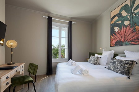 Hôtel Saint-Alban, Nézignan-lʼÉvêque, France