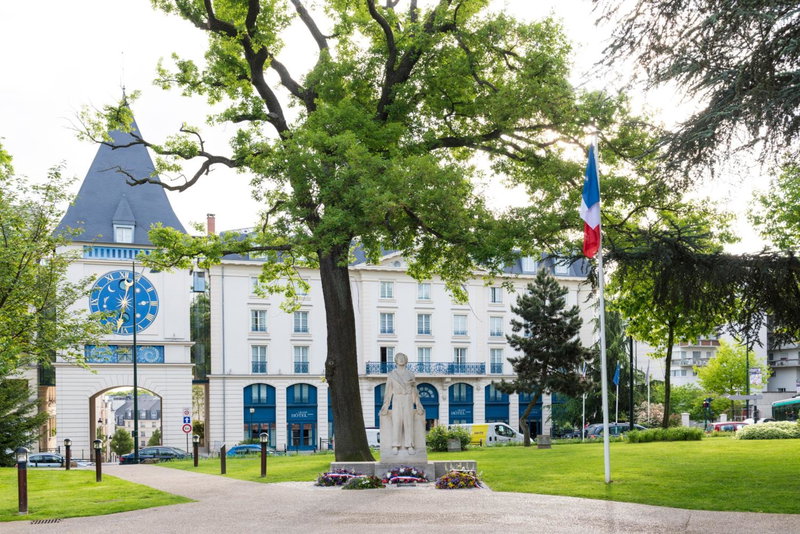Le Plessis Grand Hotel, Le Plessis-Robinson, France