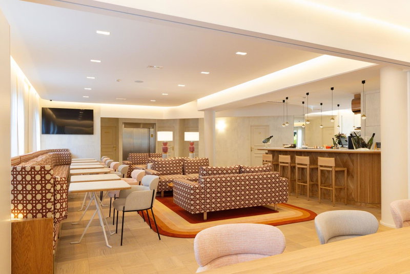 Le Plessis Grand Hotel, Le Plessis-Robinson, France