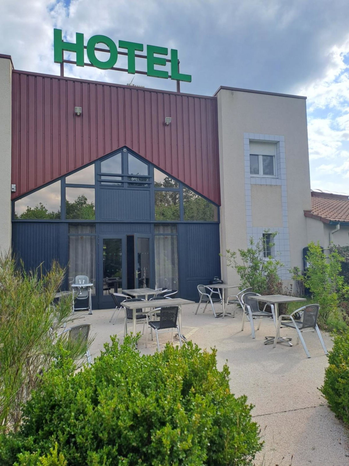 Hotel · Hôtel Le Grand Chêne, Gièvres