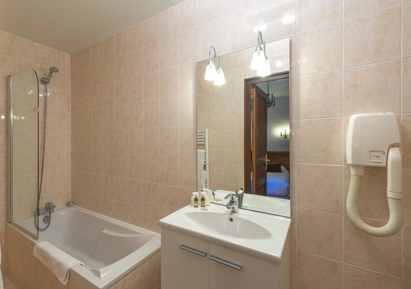 Logis Hotel de La Cloche, Beaune, France