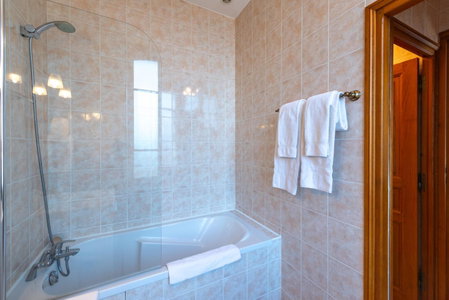 Logis Hotel de La Cloche, Beaune, France