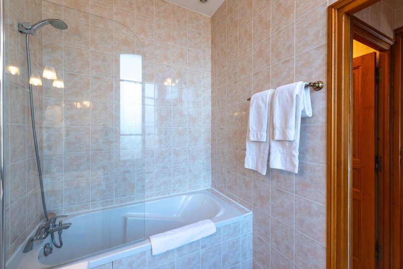 Logis Hotel de La Cloche, Beaune, France