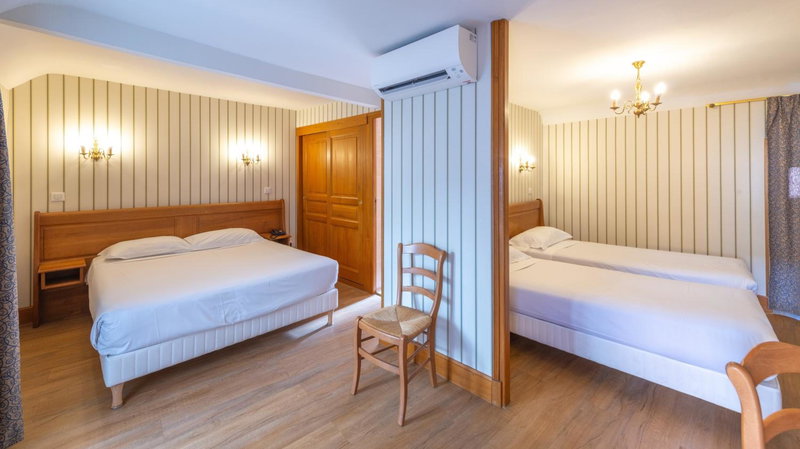 Logis Hotel de La Cloche, Beaune, France