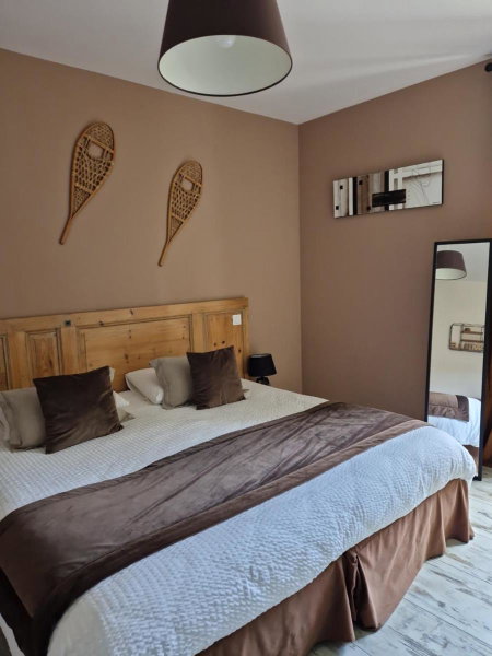 LES PRUNELLES Chambres d'hôtes, Pupillin, France