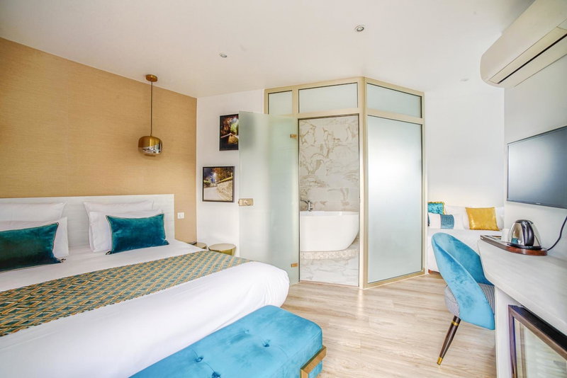 Queens Boutique Hotel, Paris, France