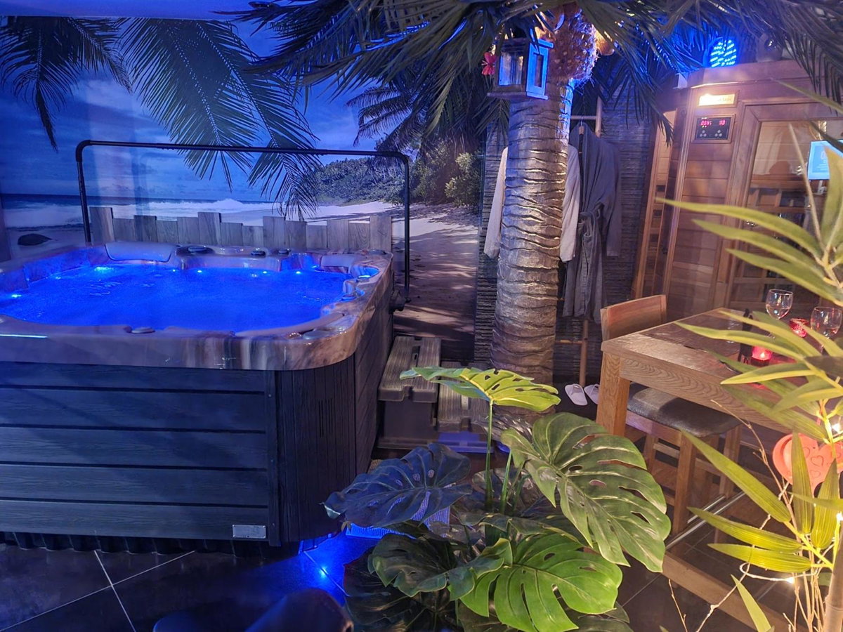 Hotel · Au clair de lune, Chavelot