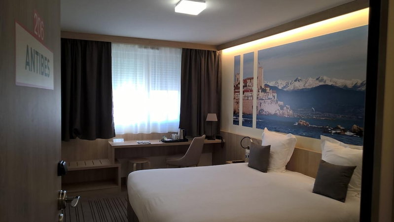 Brit Hotel Montargis, Mormant-sur-Vernisson, France