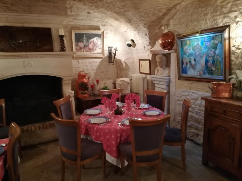 Hostellerie Saint Martin- Logis Hôtel et Restaurant, Creully, France