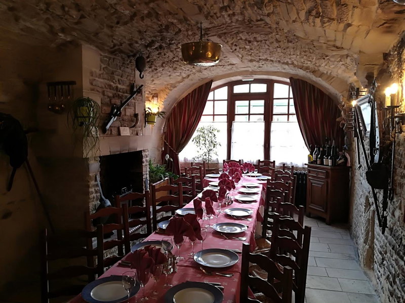 Hostellerie Saint Martin- Logis Hôtel et Restaurant, Creully, France