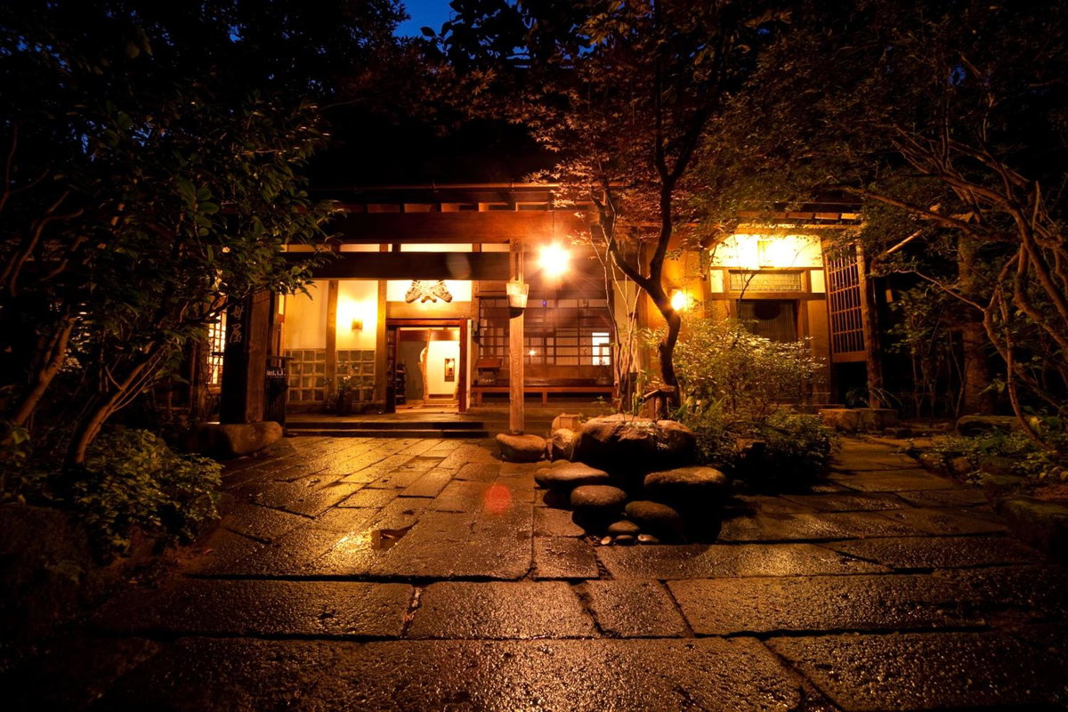 Hatago Kayausagi, Japan