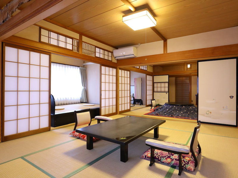 Jinpyokaku Honten, Yamanouchi, Japan