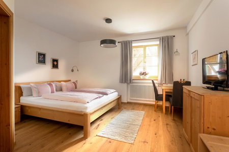 Bernhardhof - Pension, Guest-House & Apartments, Otterfing, Germany