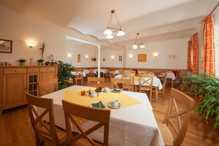 Bernhardhof - Pension, Guest-House & Apartments, Otterfing, Germany