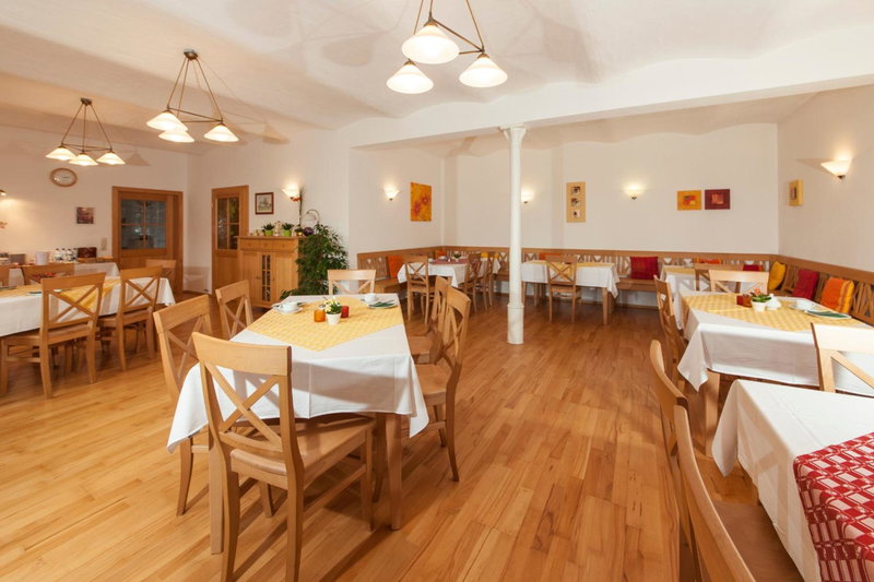 Bernhardhof - Pension, Guest-House & Apartments, Otterfing, Germany