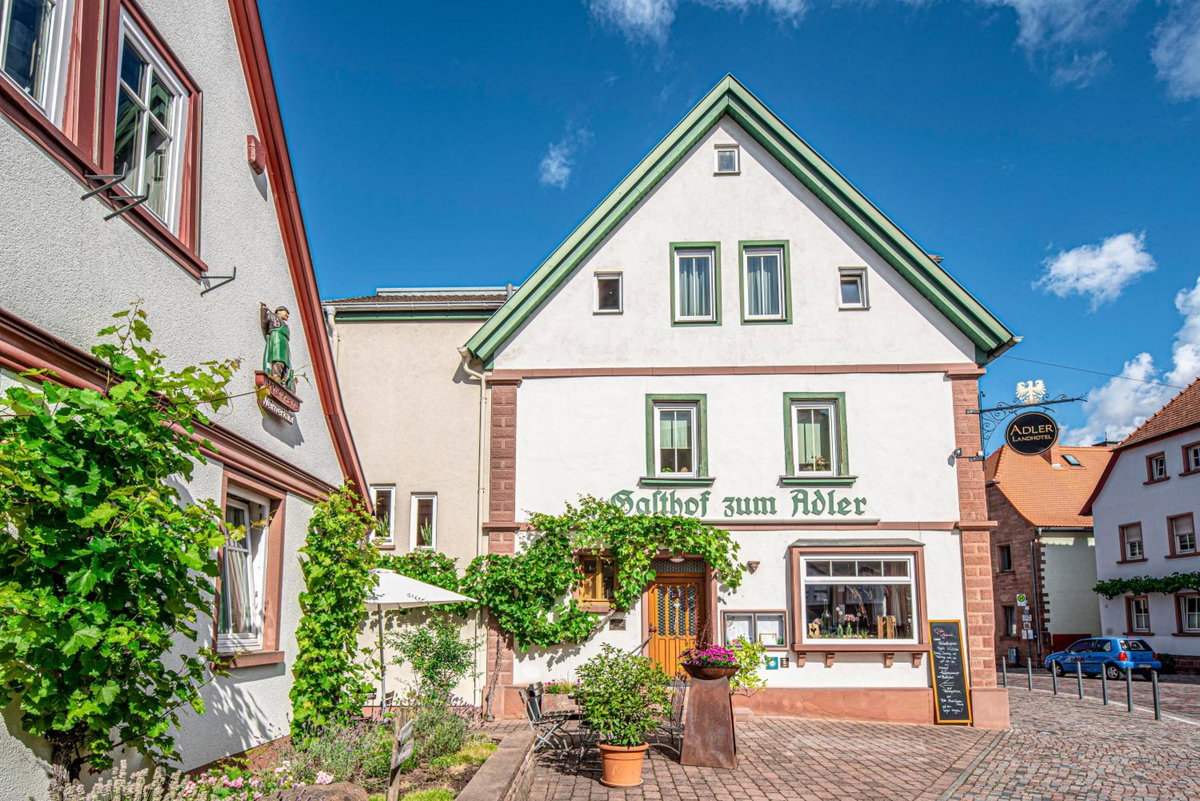 Hotel · Adler Landhotel, Buergstadt