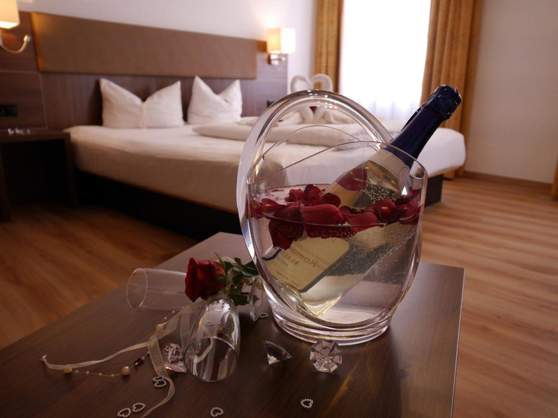 Romantica Hotel Blauer Hecht, Dinkelsbühl, Germany