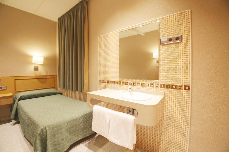 Hostal Nuevo Colon, Barcelona, Spain