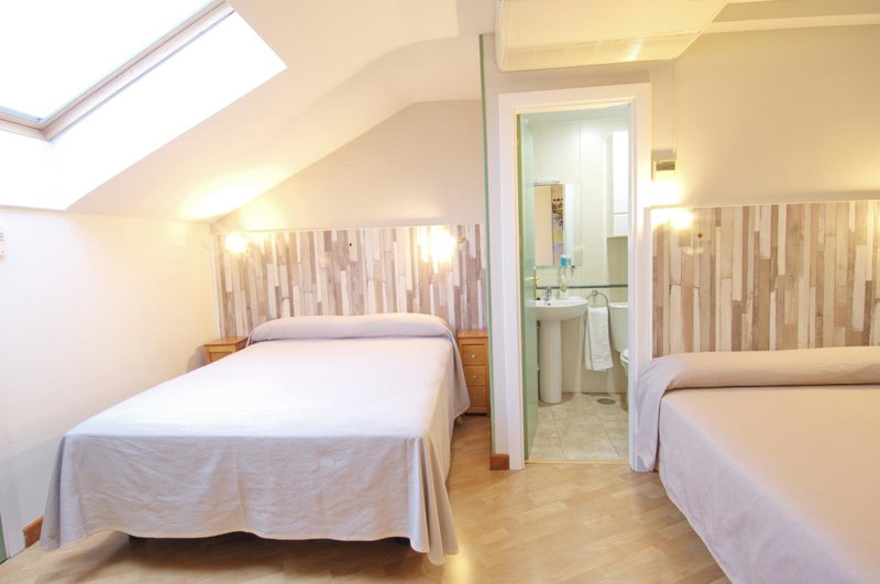 Hotel Apartamentos Aralso, Segovia, Spain