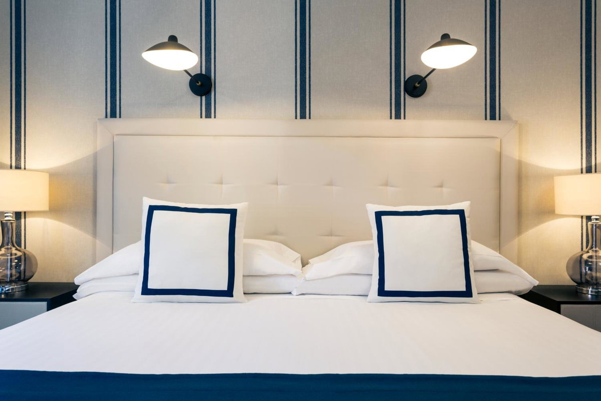 Hotel Mercure Jardines de Albia, Spain