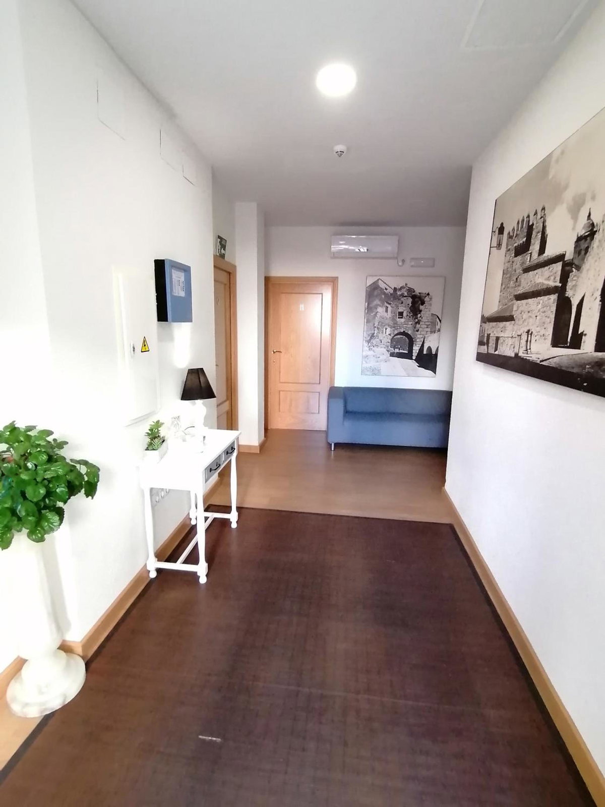 Hostal Hernan Cortes, Испания