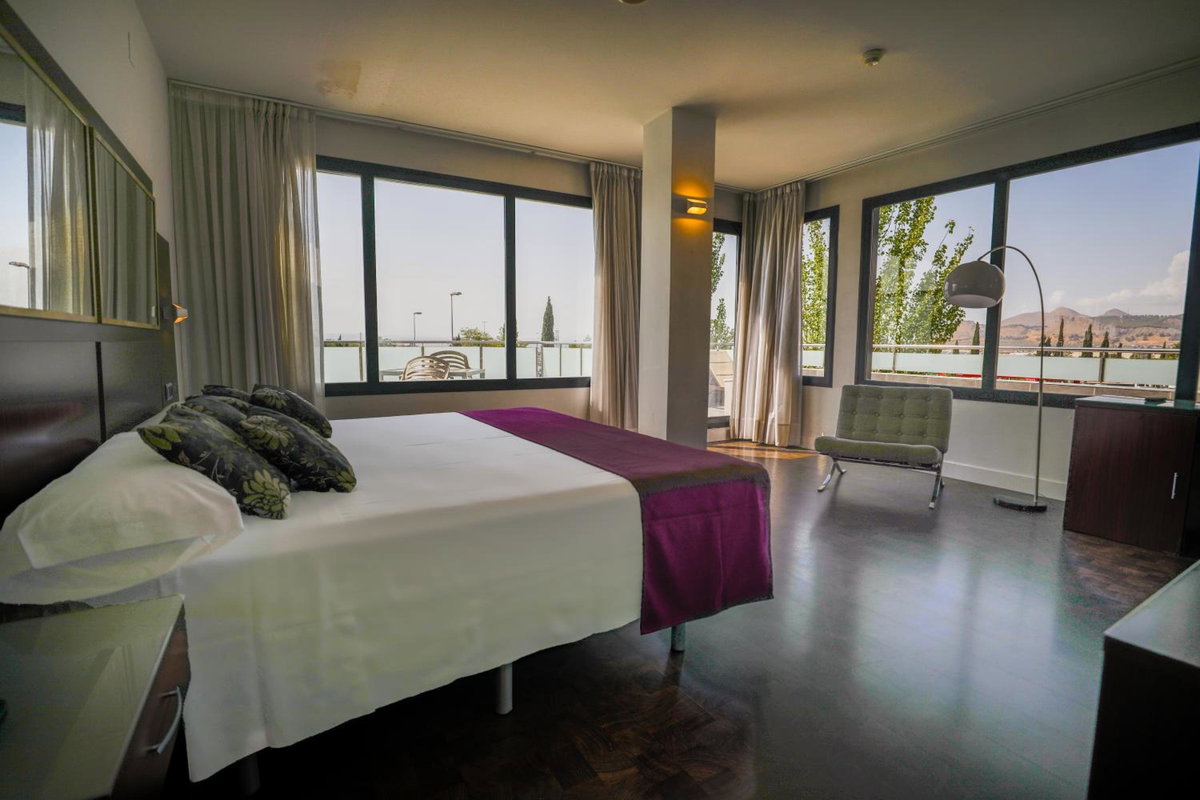 Hotel · YIT Conquista de Granada, Peligros